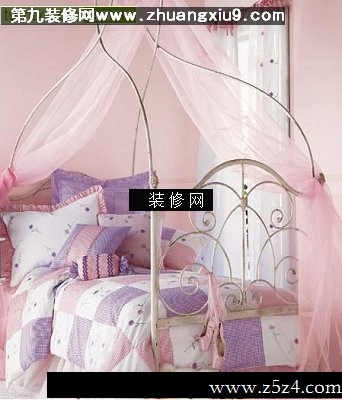 甜心宝贝的粉红色卧室